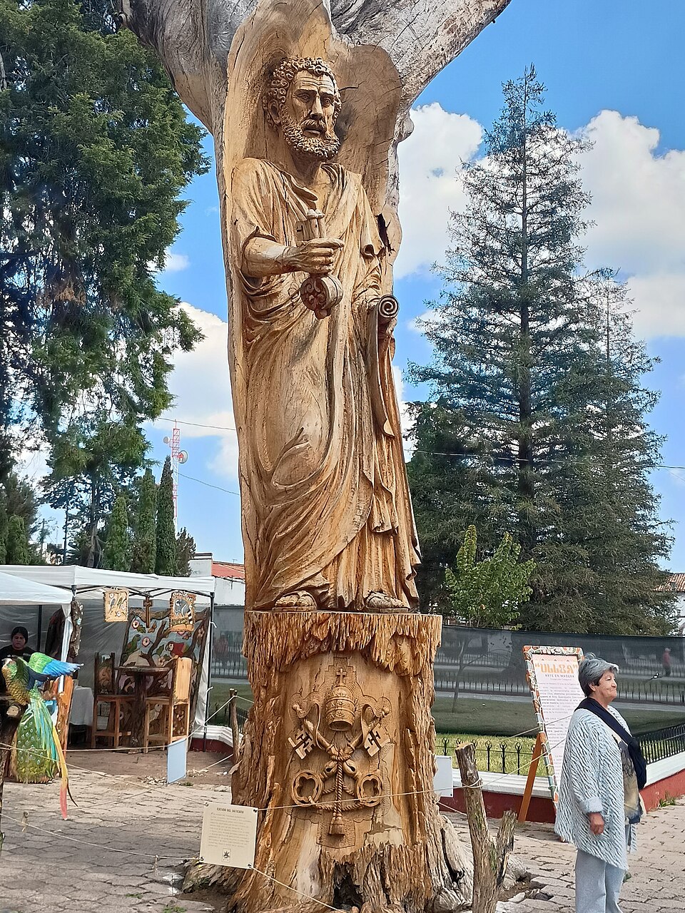 Escultura monumental de San Pedro